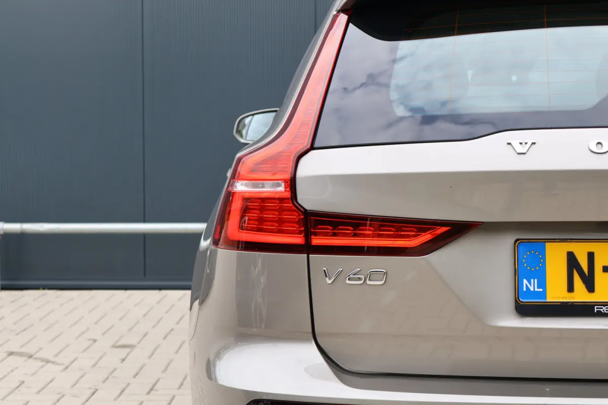 2.0 B3 Momentum Advantage | Camera | Apple Carplay / Android Auto