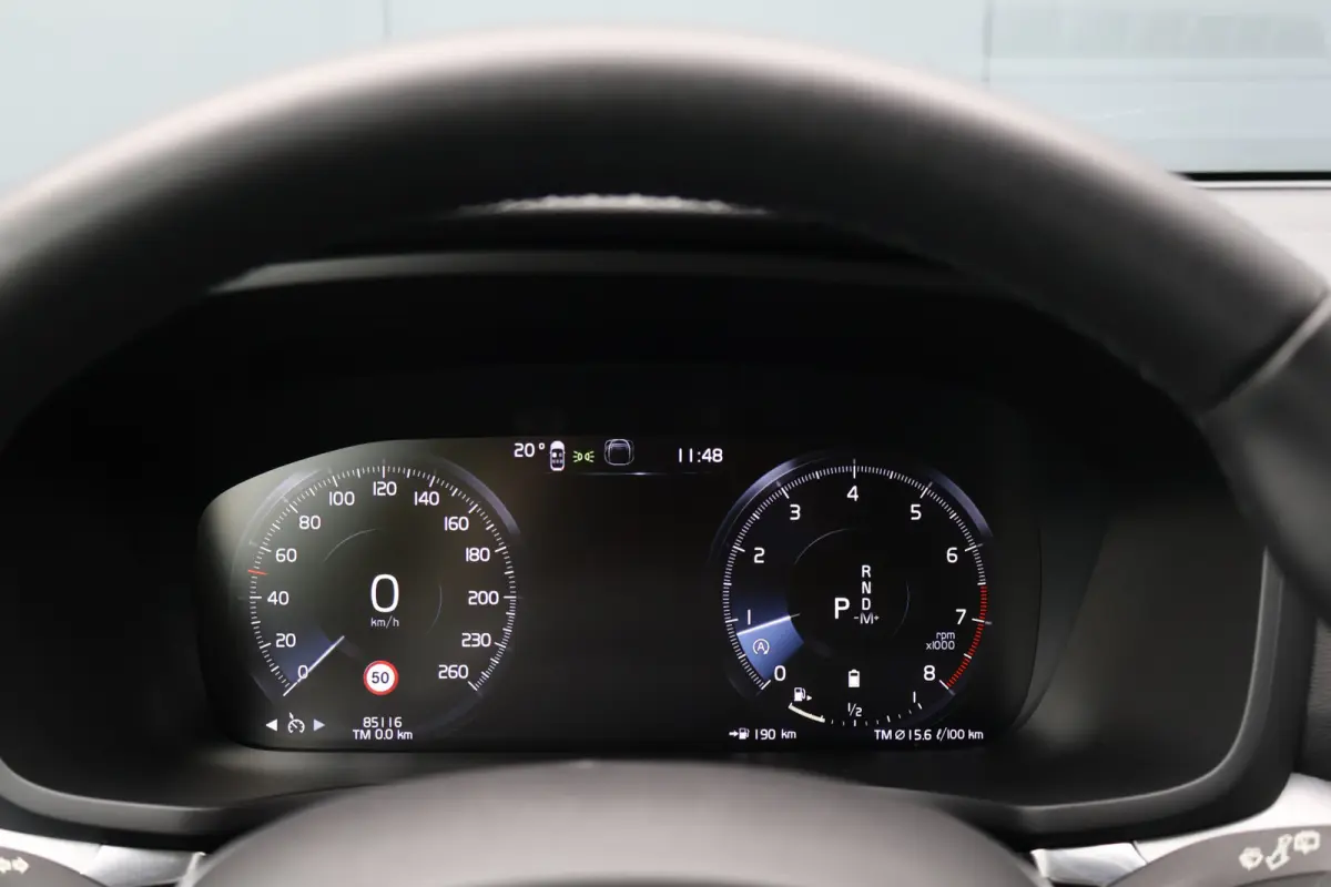 2.0 B3 Momentum Advantage | Camera | Apple Carplay / Android Auto