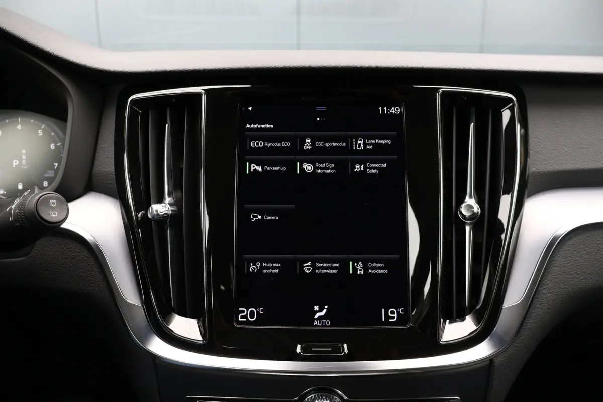 2.0 B3 Momentum Advantage | Camera | Apple Carplay / Android Auto