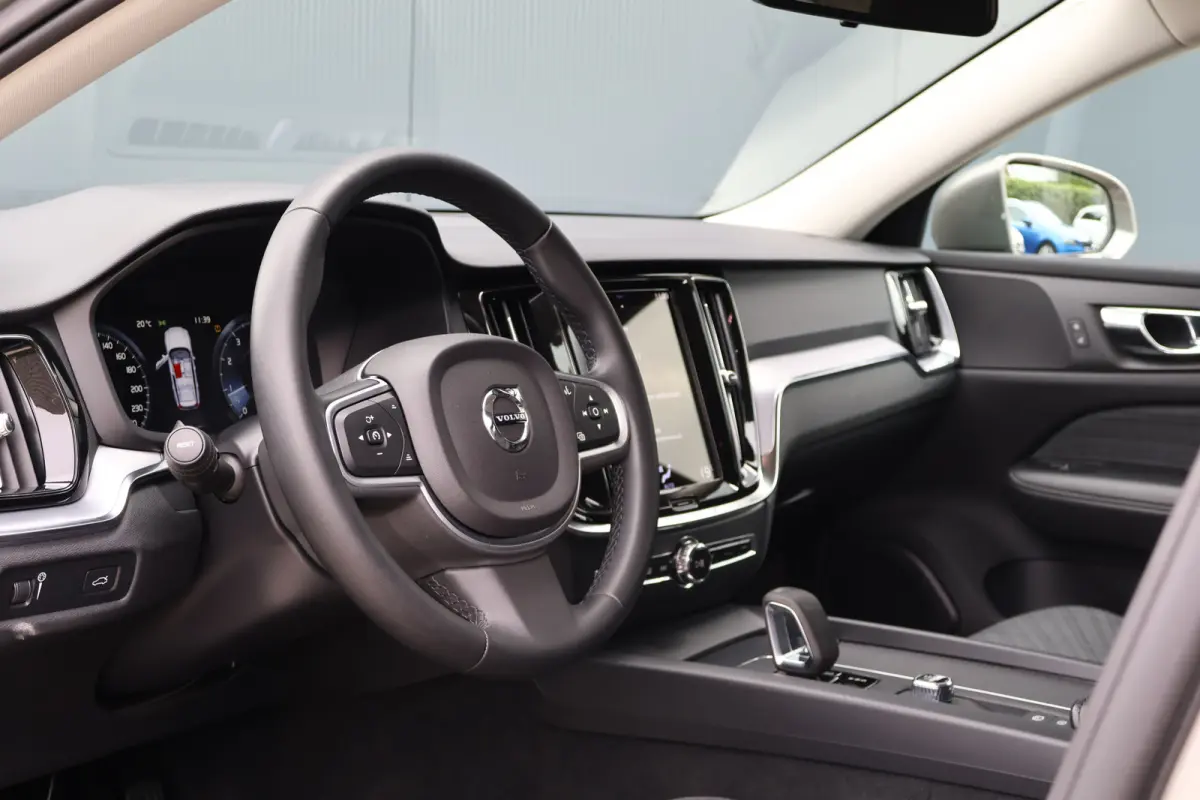 2.0 B3 Momentum Advantage | Camera | Apple Carplay / Android Auto