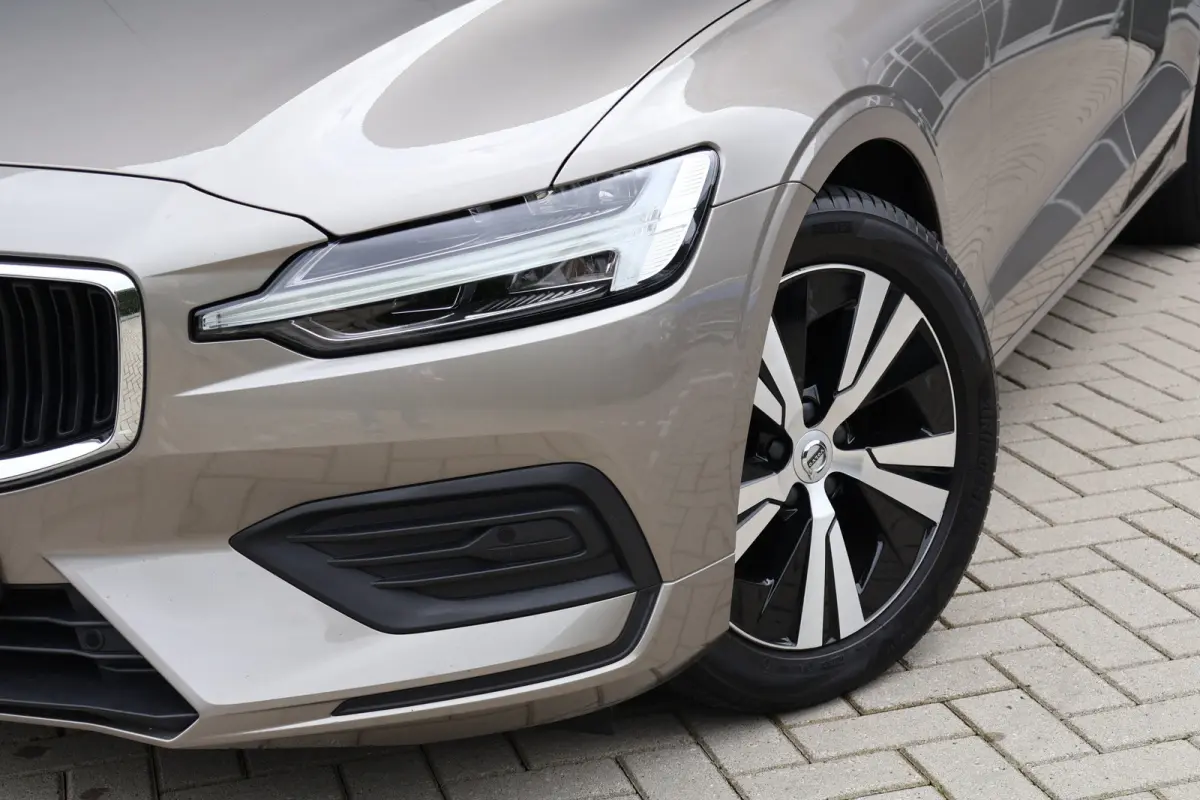 2.0 B3 Momentum Advantage | Camera | Apple Carplay / Android Auto