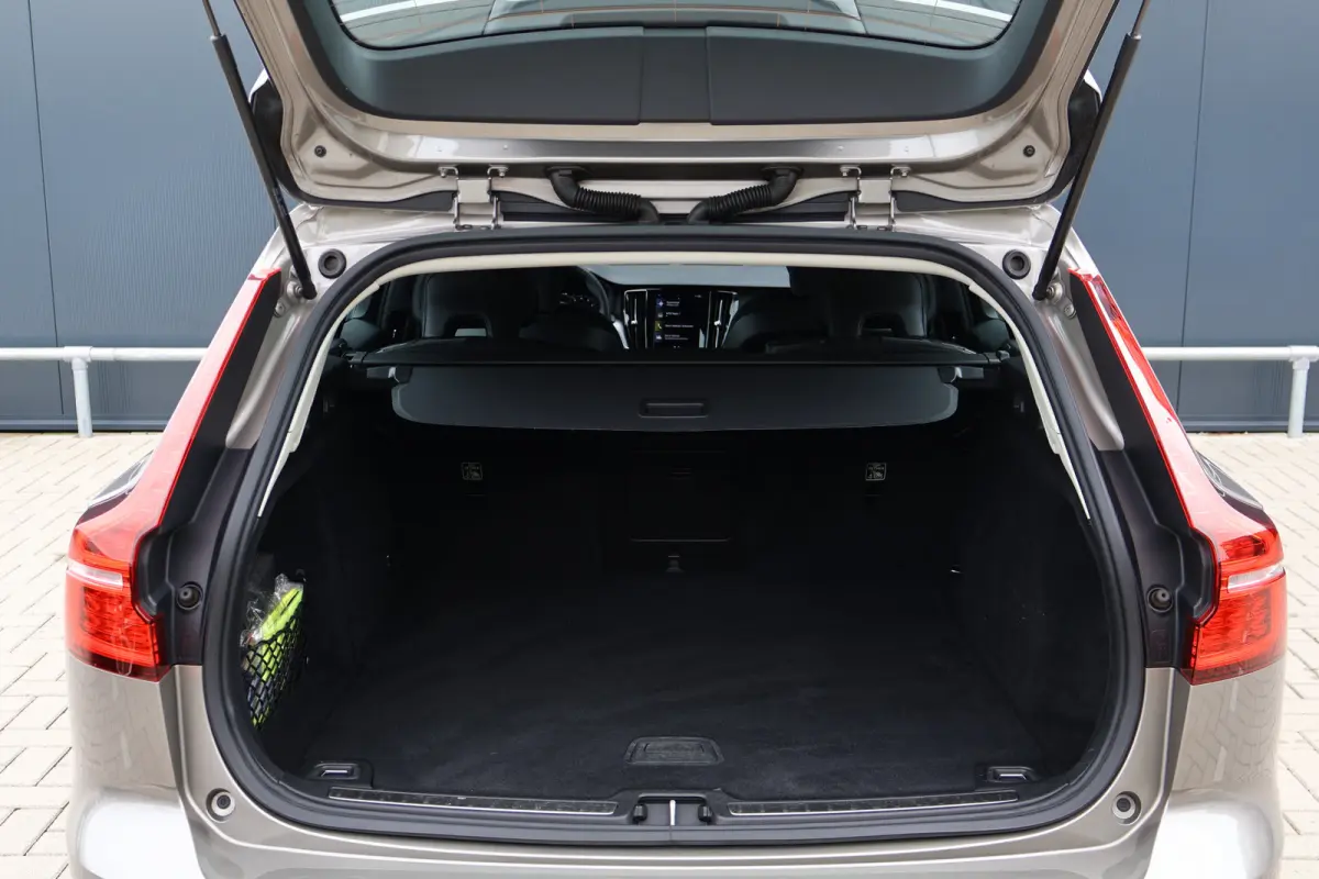 2.0 B3 Momentum Advantage | Camera | Apple Carplay / Android Auto
