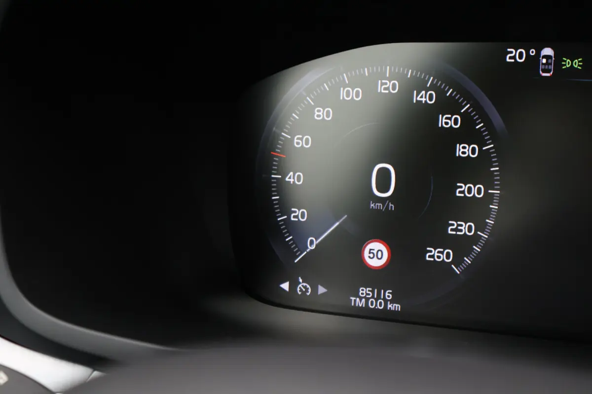 2.0 B3 Momentum Advantage | Camera | Apple Carplay / Android Auto
