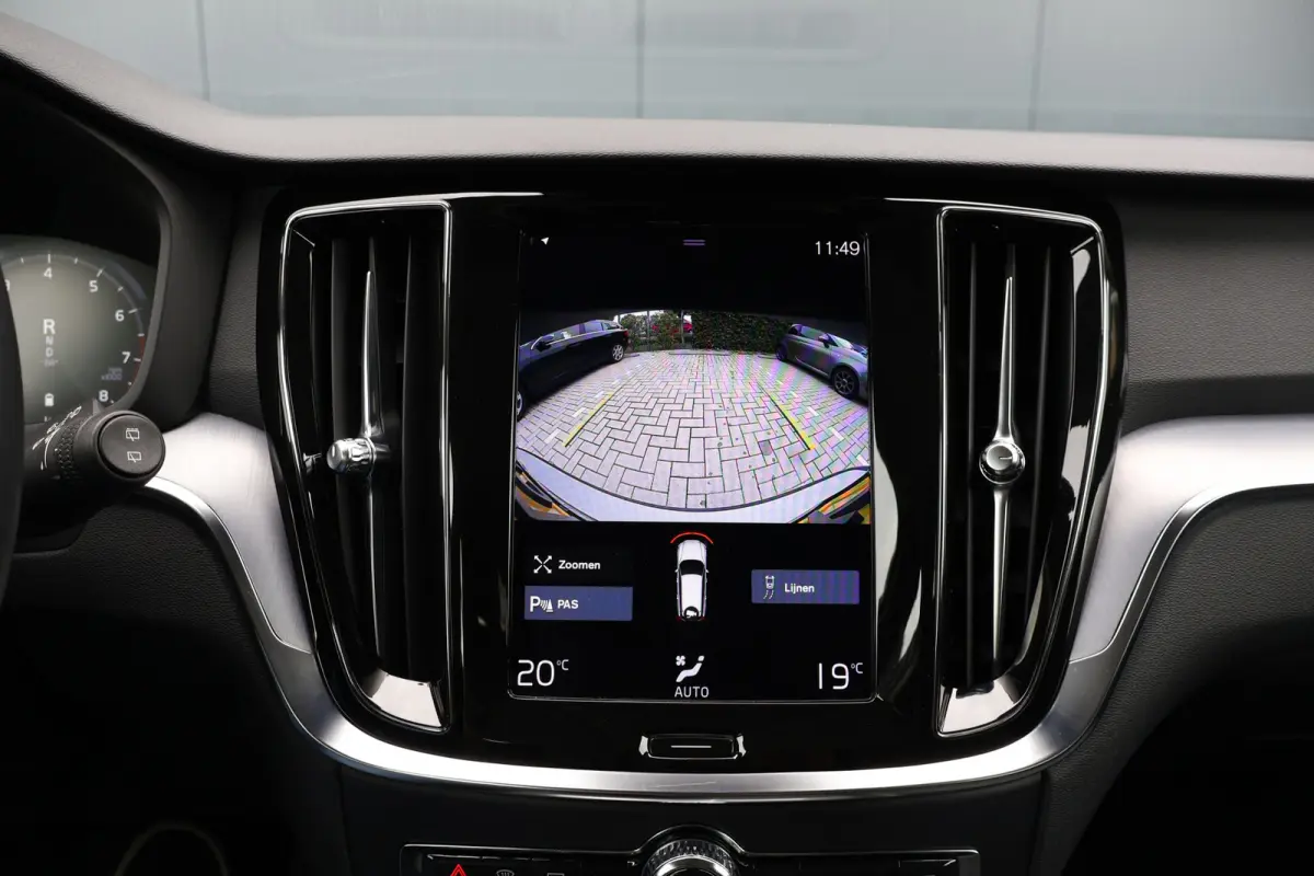 2.0 B3 Momentum Advantage | Camera | Apple Carplay / Android Auto