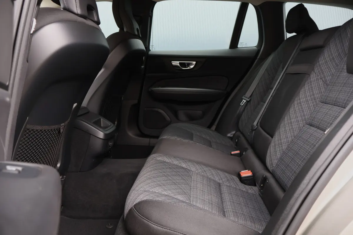 2.0 B3 Momentum Advantage | Camera | Apple Carplay / Android Auto