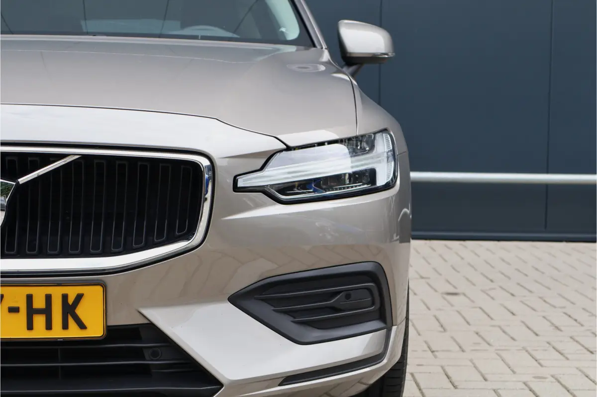 2.0 B3 Momentum Advantage | Camera | Apple Carplay / Android Auto