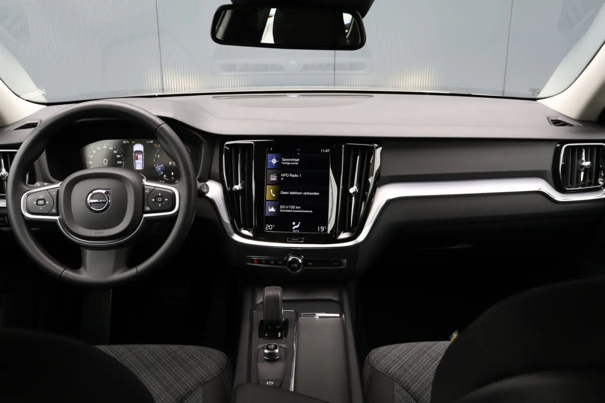 2.0 B3 Momentum Advantage | Camera | Apple Carplay / Android Auto