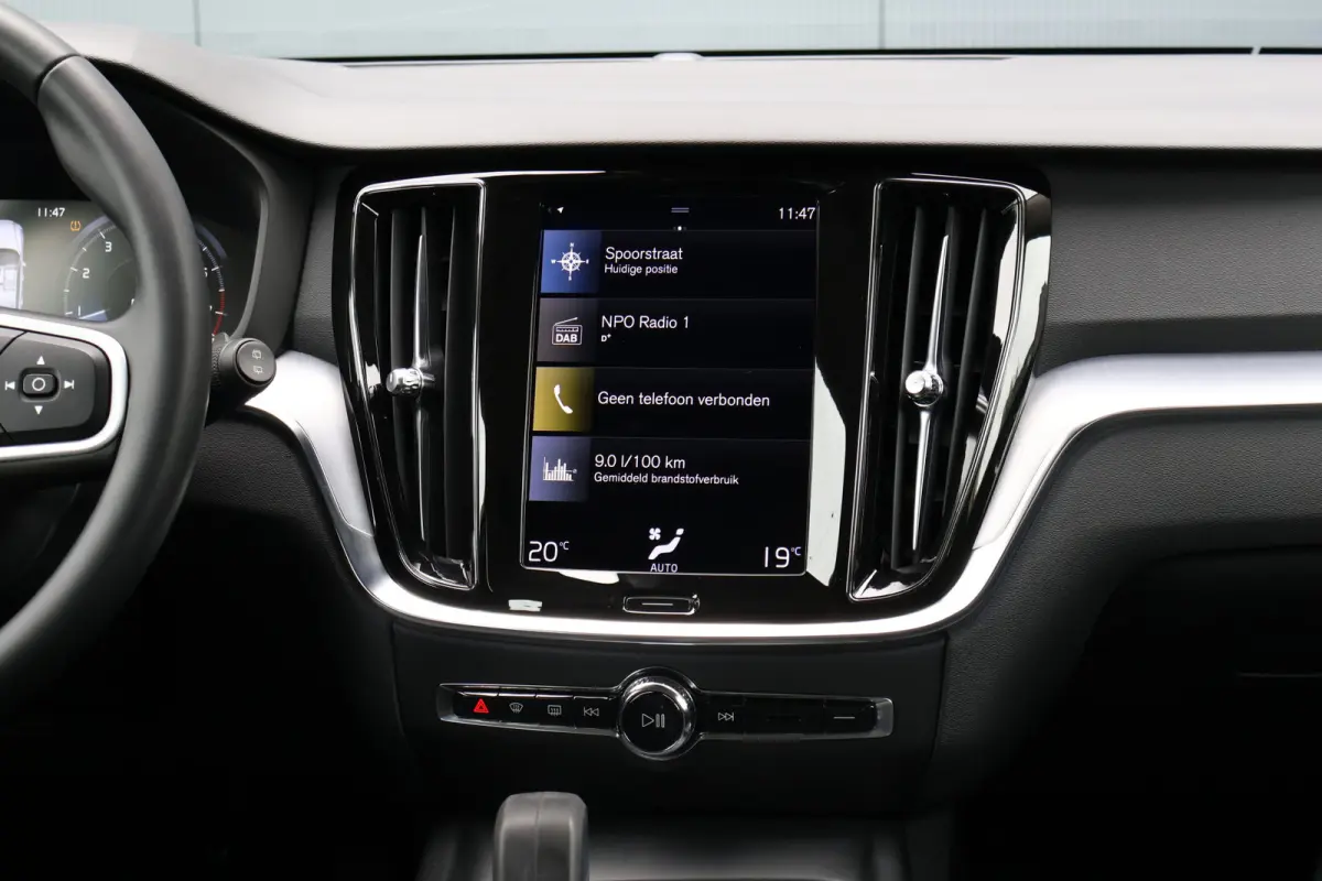 2.0 B3 Momentum Advantage | Camera | Apple Carplay / Android Auto