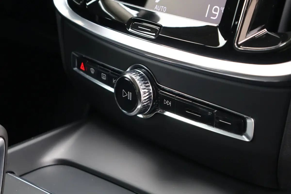 2.0 B3 Momentum Advantage | Camera | Apple Carplay / Android Auto