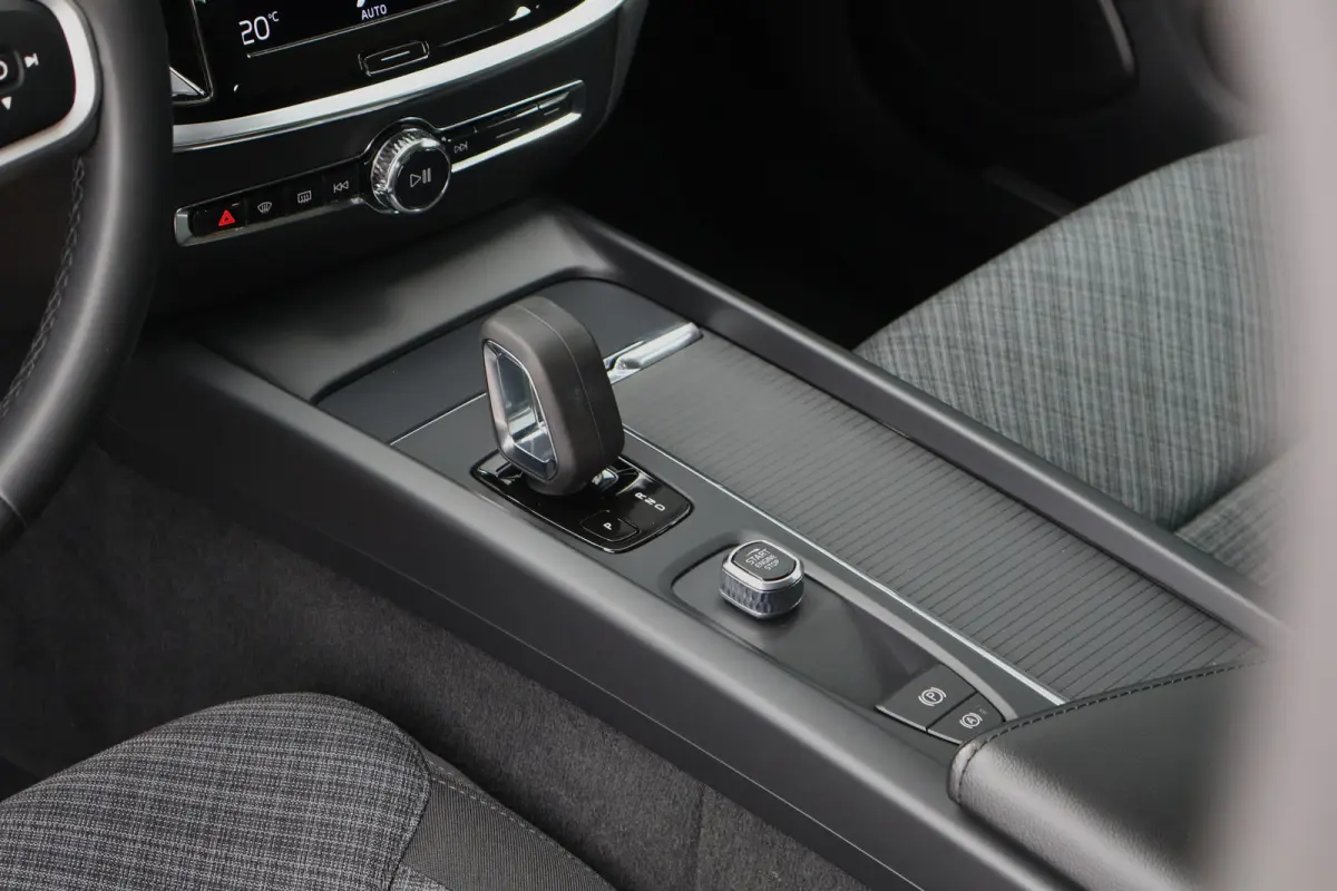 2.0 B3 Momentum Advantage | Camera | Apple Carplay / Android Auto