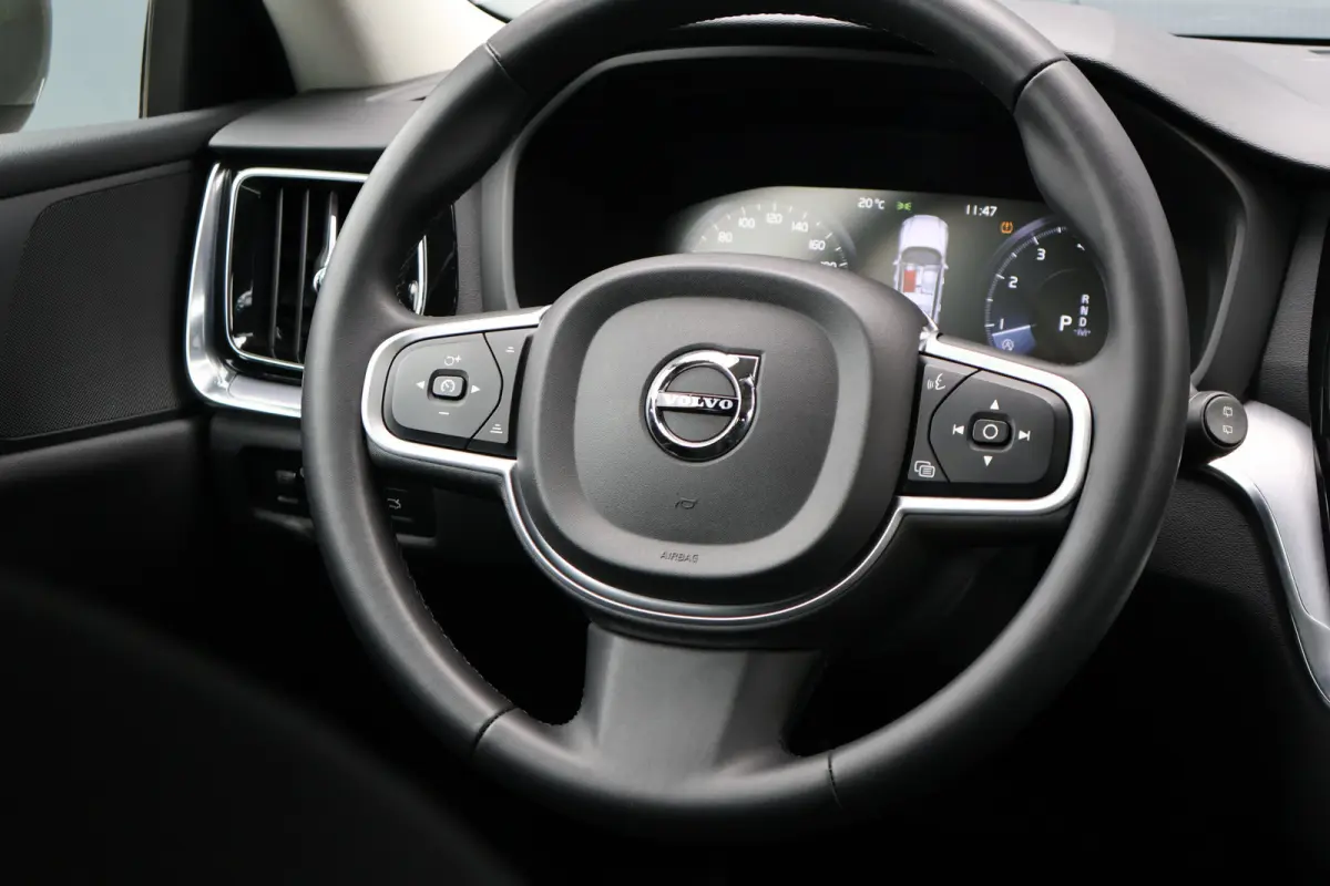 2.0 B3 Momentum Advantage | Camera | Apple Carplay / Android Auto