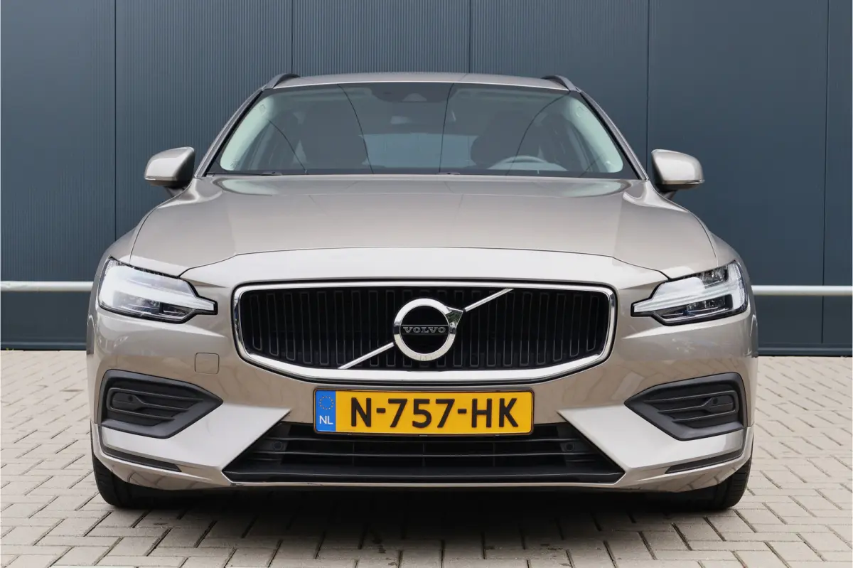 2.0 B3 Momentum Advantage | Camera | Apple Carplay / Android Auto