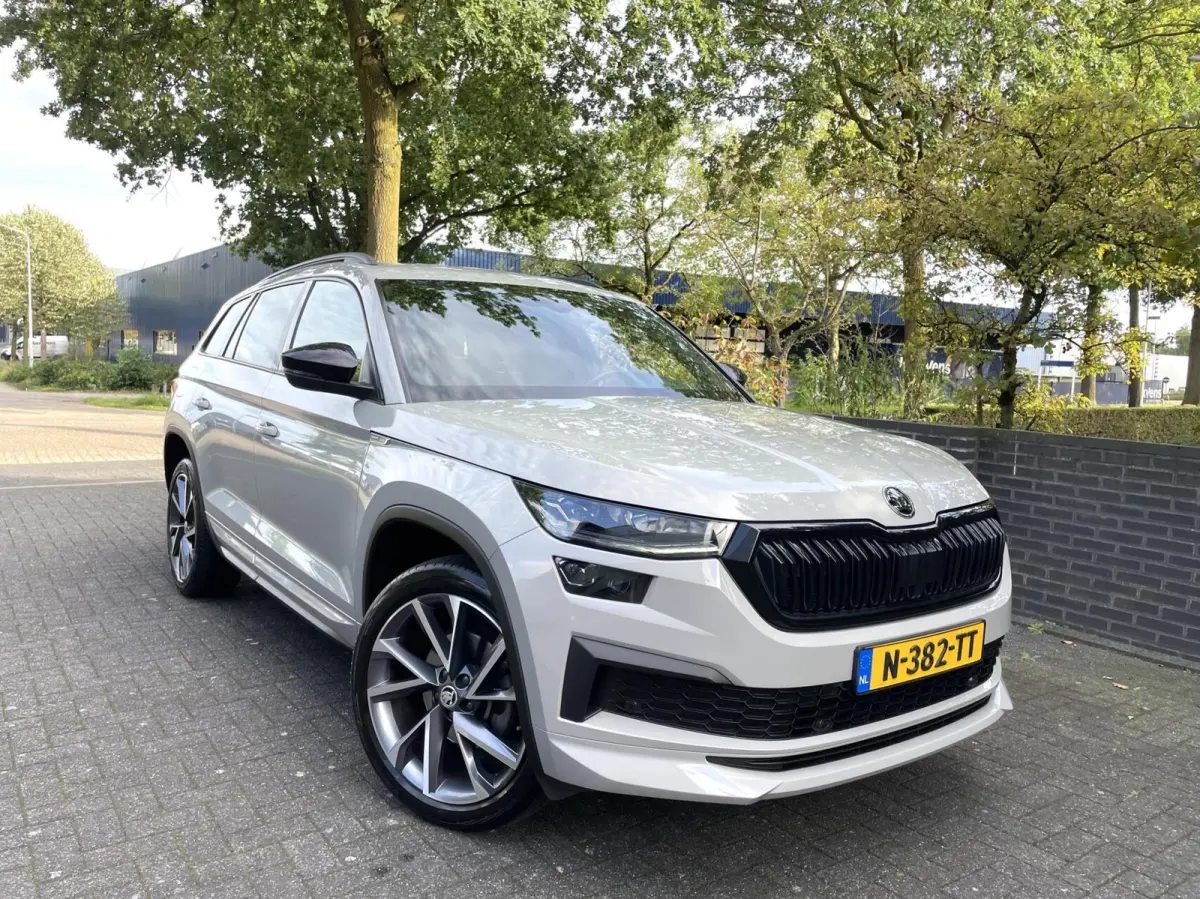1.5 TSI Sportline 7p. Cam/ Leder/ 19”/ Memo/ Trekhaak