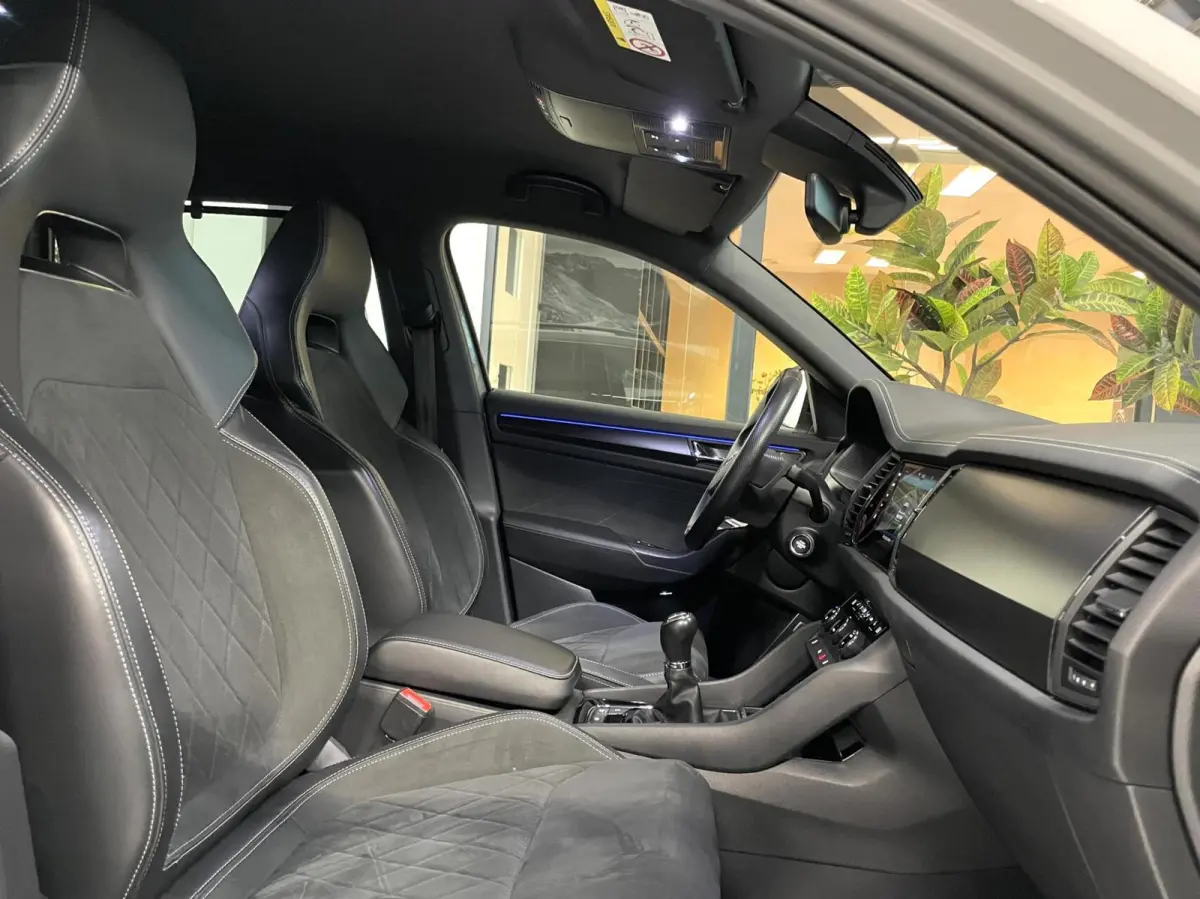 1.5 TSI Sportline 7p. Cam/ Leder/ 19”/ Memo/ Trekhaak