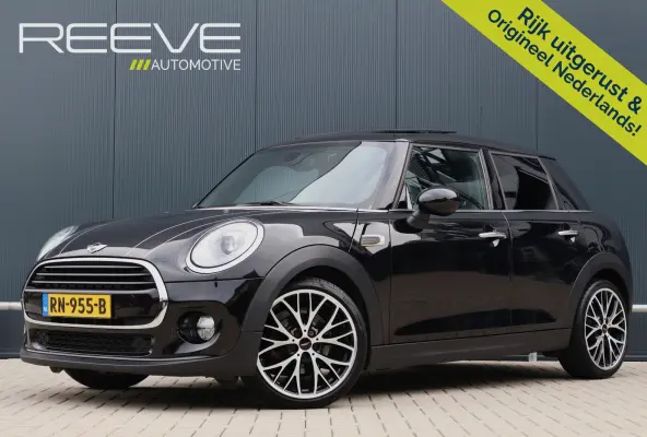 1.5 Cooper Serious Business | JCW | Pano | Stoelverwarming | 18 Inch | LED | Keyless Entry | John Cooper Works pakket