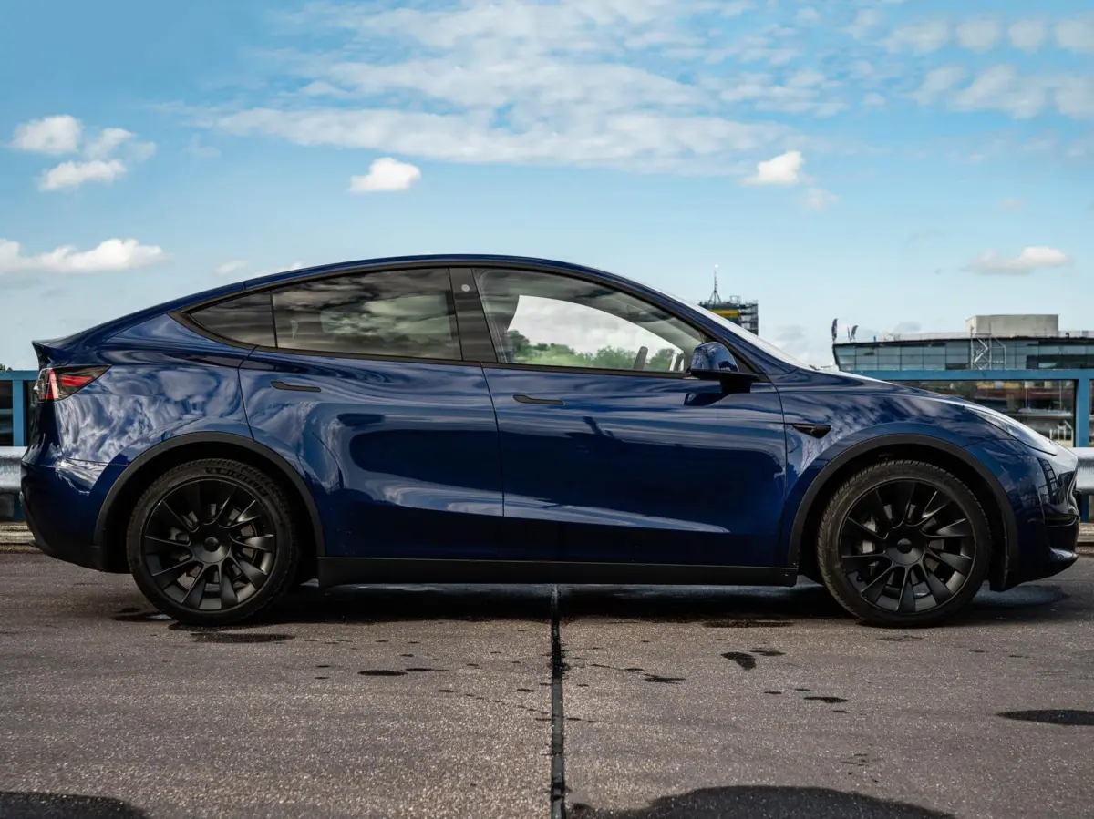 RWD 58 kWh LFP | SOH 90,1% | Trekhaak | Panoramadak | AMD Ryzen | Zwart Leder | Warmtepomp | 20" | Eerste eigenaar!