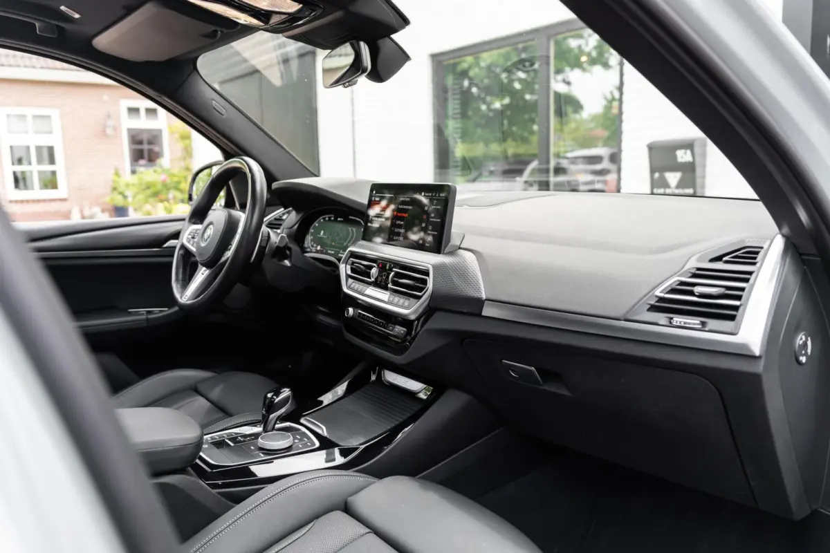 XDrive30e M-sport H&K 360 Pano HUD Trekhaak Memory