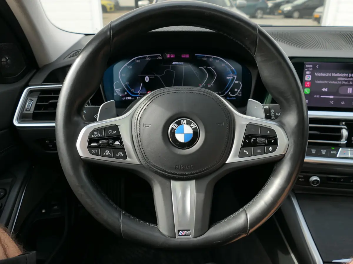 330e High Executive | Shadow line | Panoramadak | Head-up display | M-sport stuur | Massage | Memory | Harman/Kardon | Leder | ACC | Dodehoek detectie | Apple-/Android Carplay