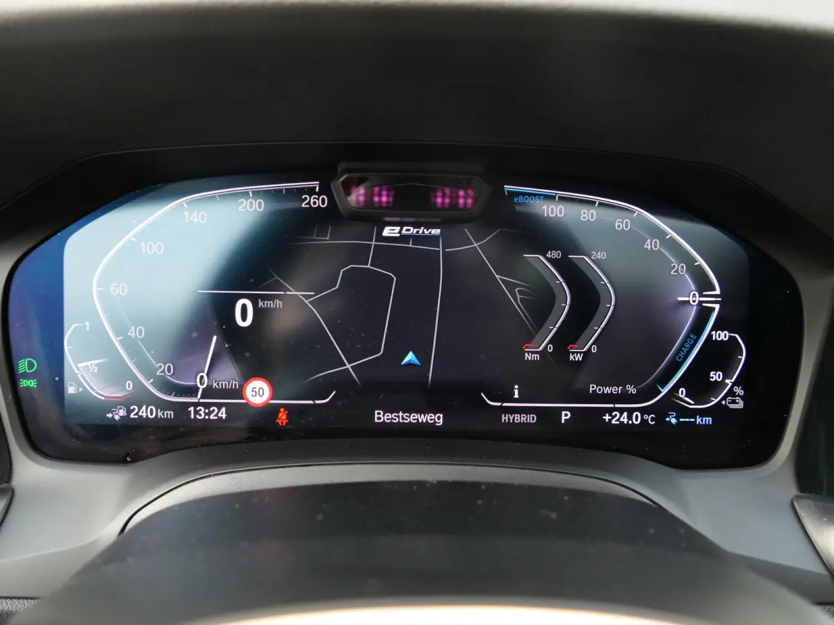 330e High Executive | Shadow line | Panoramadak | Head-up display | M-sport stuur | Massage | Memory | Harman/Kardon | Leder | ACC | Dodehoek detectie | Apple-/Android Carplay