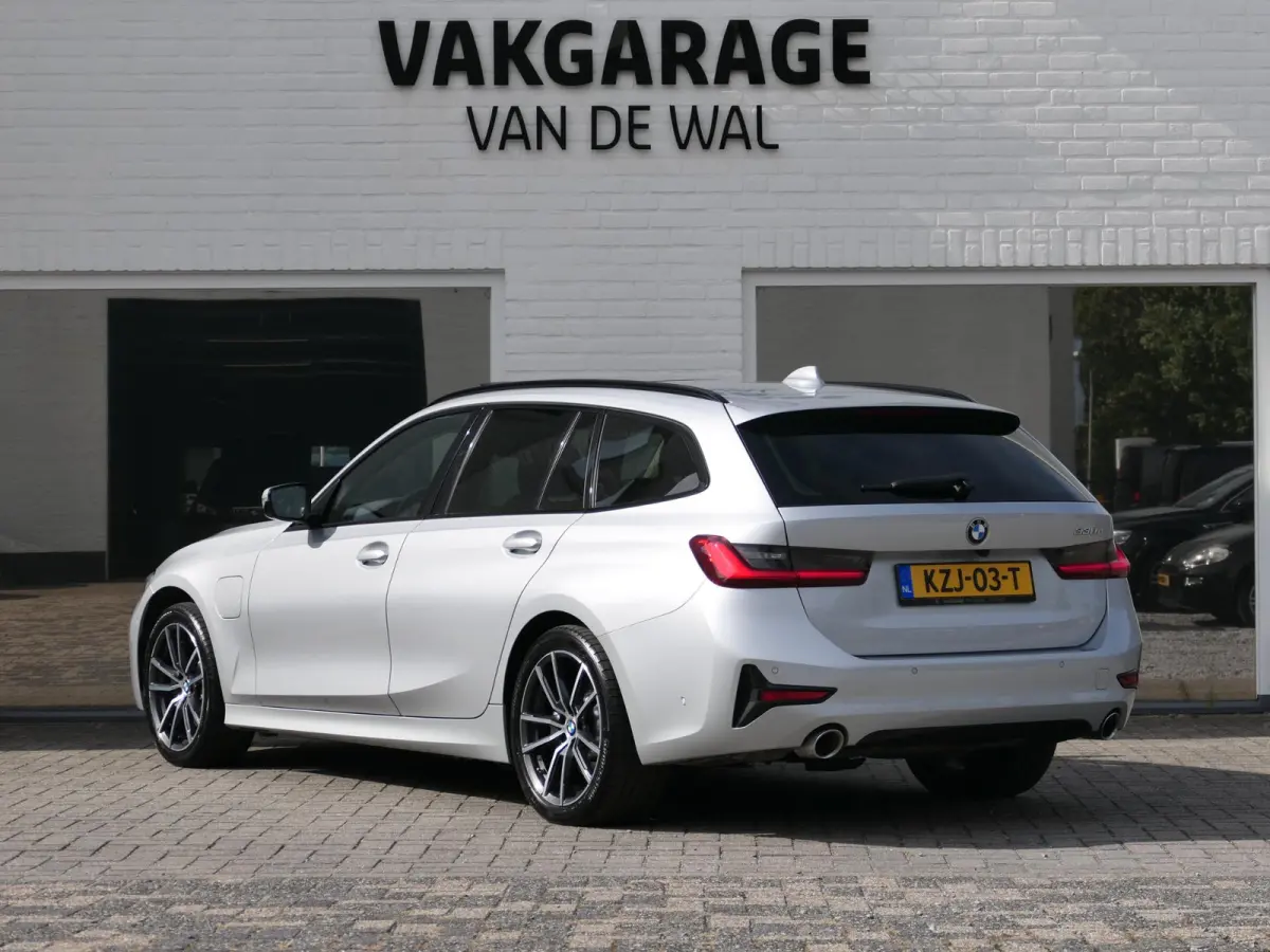 330e High Executive | Shadow line | Panoramadak | Head-up display | M-sport stuur | Massage | Memory | Harman/Kardon | Leder | ACC | Dodehoek detectie | Apple-/Android Carplay
