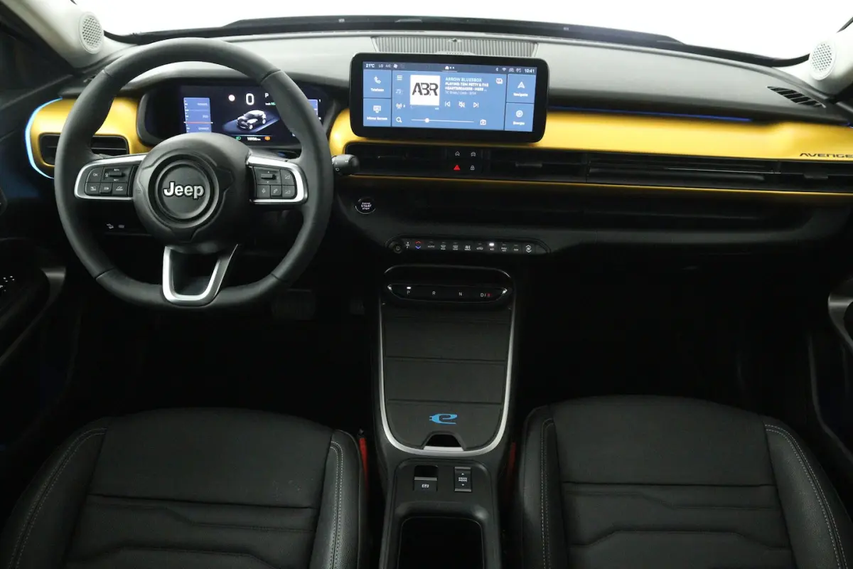 Summit 54 kWh SOH 95% (PARKEERSENSOREN, CRUISE CONTROL ADAPTIEF, CAMERA, NAVIGATIE)