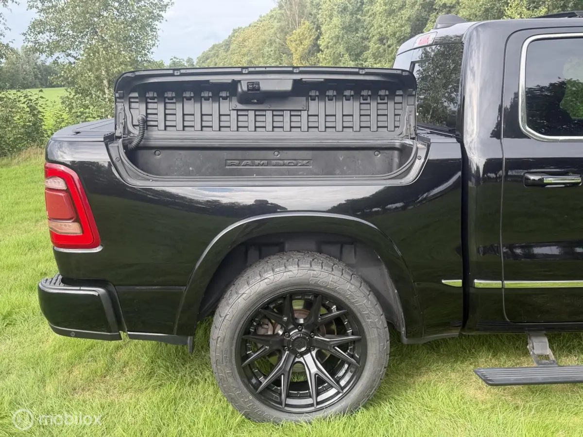 1500 4X4 5.7 V8 4x4 Crew Cab 5'7 Limited