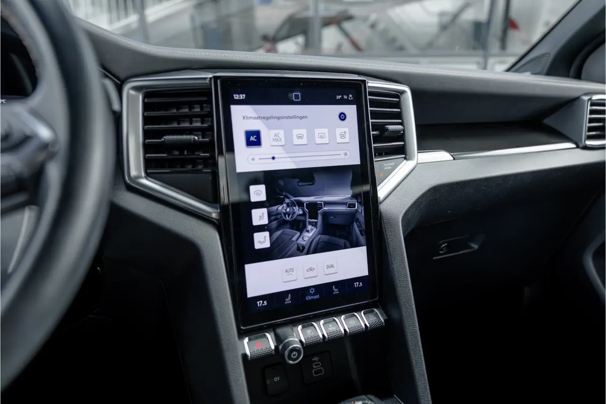 3.0 TDI 4Motion PanAmericana | ACC | 360 Camera | Harman Kardon | Lederen bekleding | Blind spot | Standkachel | Navigatie | CarPlay | LED | Trekhaak | DAB | Dealer onderhouden | Grijs kente