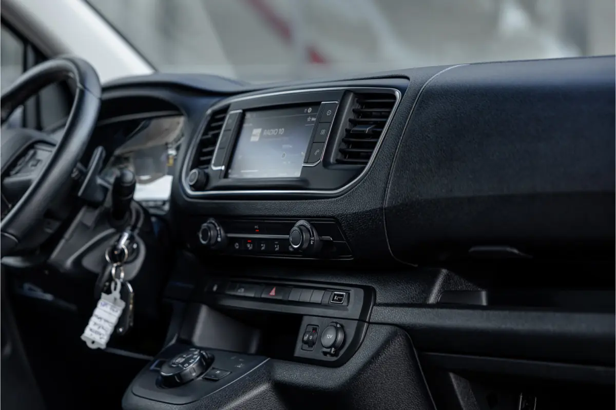 2.0 D XL L3H1 | Standkachel | Camera | CarPlay | Stoelverwarming | Trekhaak | Cruise control | DAB | Nieuwe APK