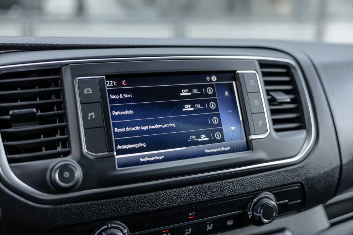 2.0 D XL L3H1 | Standkachel | Camera | CarPlay | Stoelverwarming | Trekhaak | Cruise control | DAB | Nieuwe APK