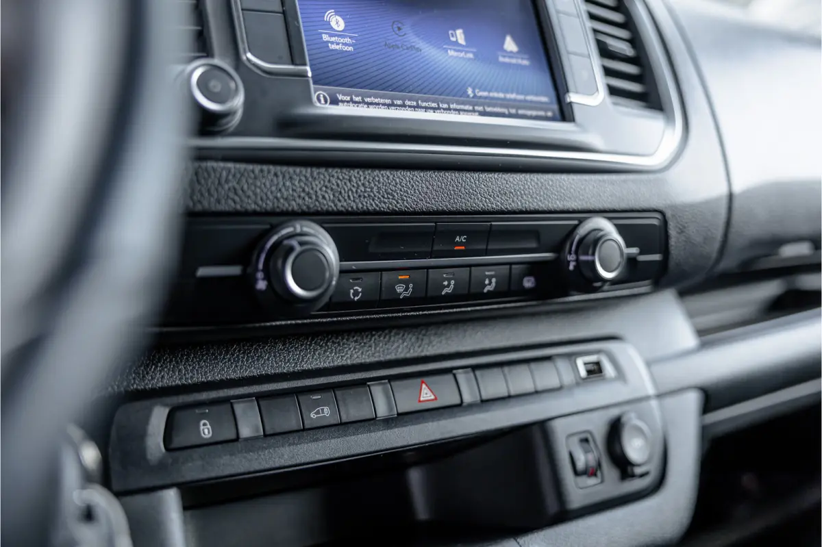 2.0 D XL L3H1 | Standkachel | Camera | CarPlay | Stoelverwarming | Trekhaak | Cruise control | DAB | Nieuwe APK