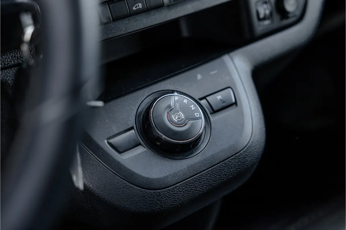 2.0 D XL L3H1 | Standkachel | Camera | CarPlay | Stoelverwarming | Trekhaak | Cruise control | DAB | Nieuwe APK
