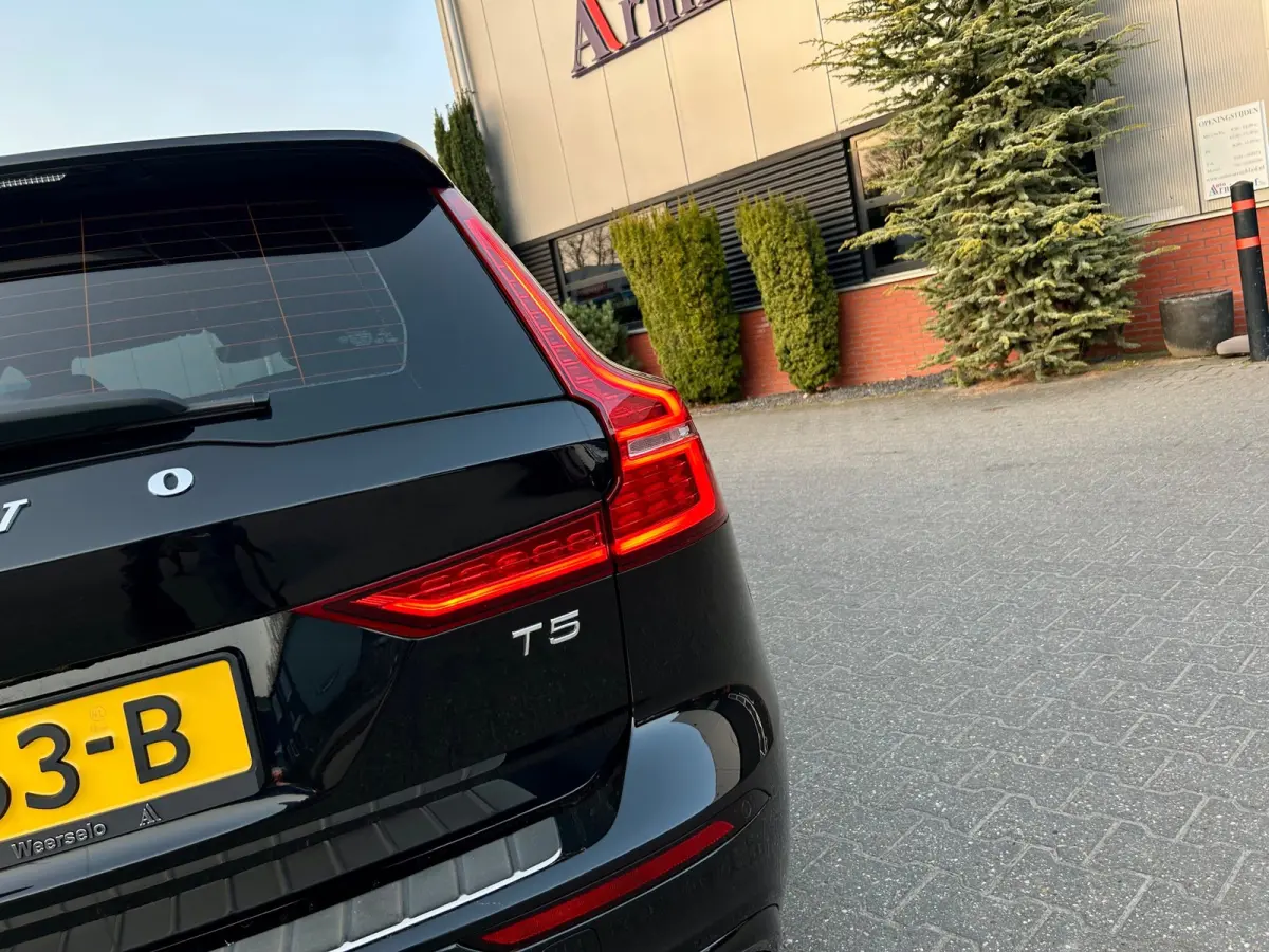 2.0 T5 R-Design standkachel, camera,carplay, trekhaak