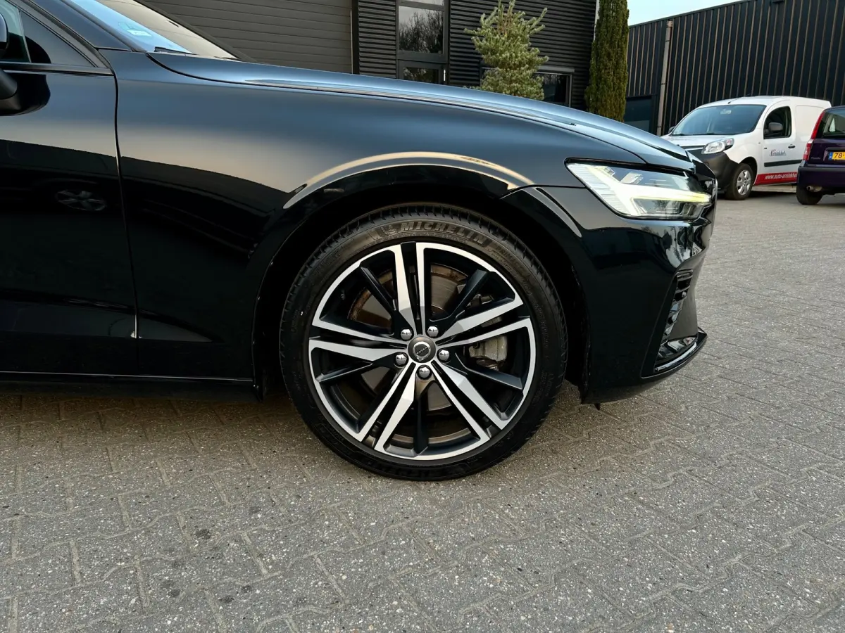 2.0 T5 R-Design standkachel, camera,carplay, trekhaak
