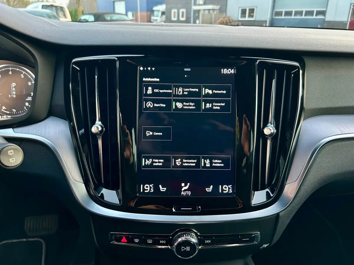 2.0 T5 R-Design standkachel, camera,carplay, trekhaak