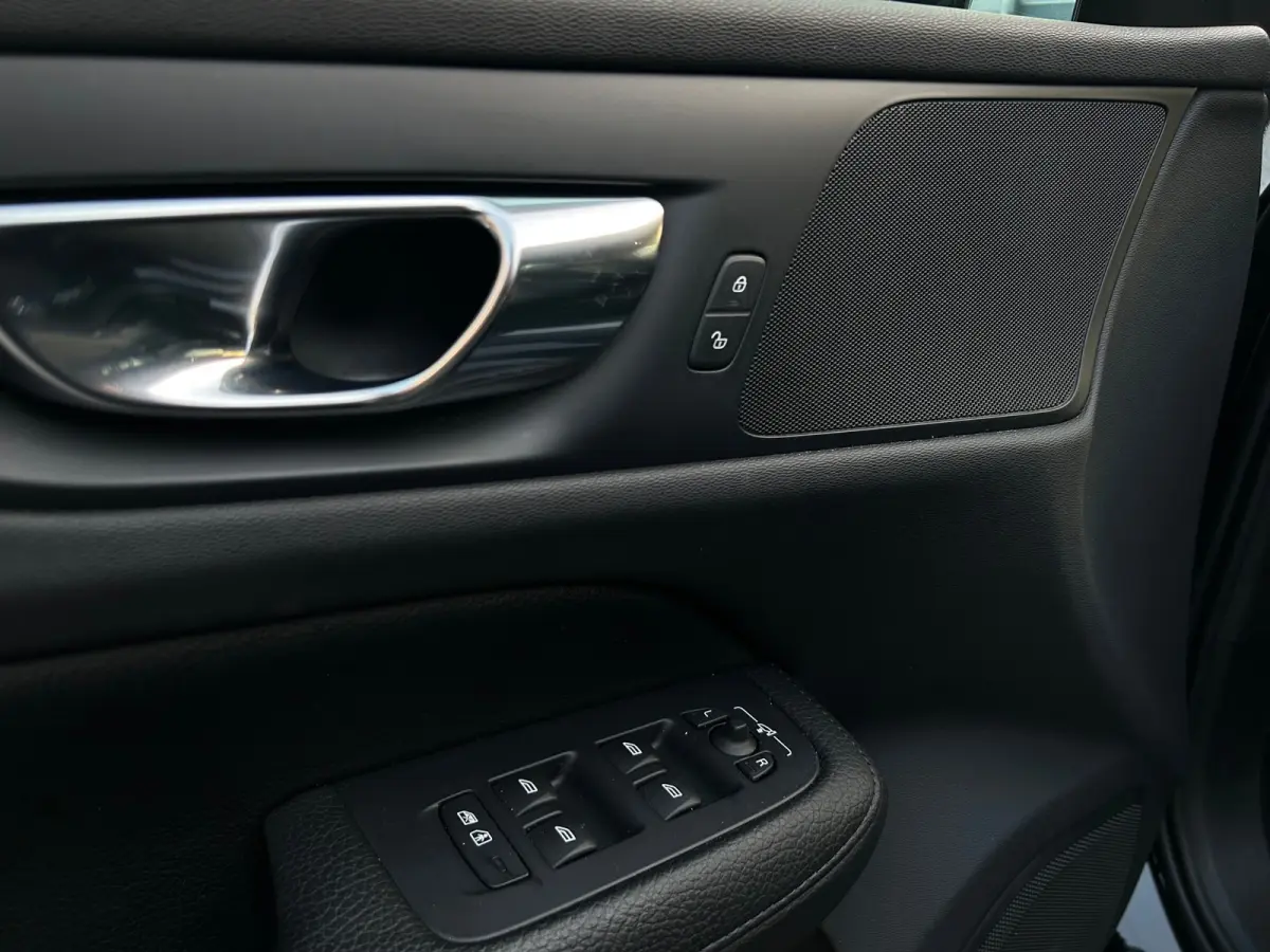 2.0 T5 R-Design standkachel, camera,carplay, trekhaak