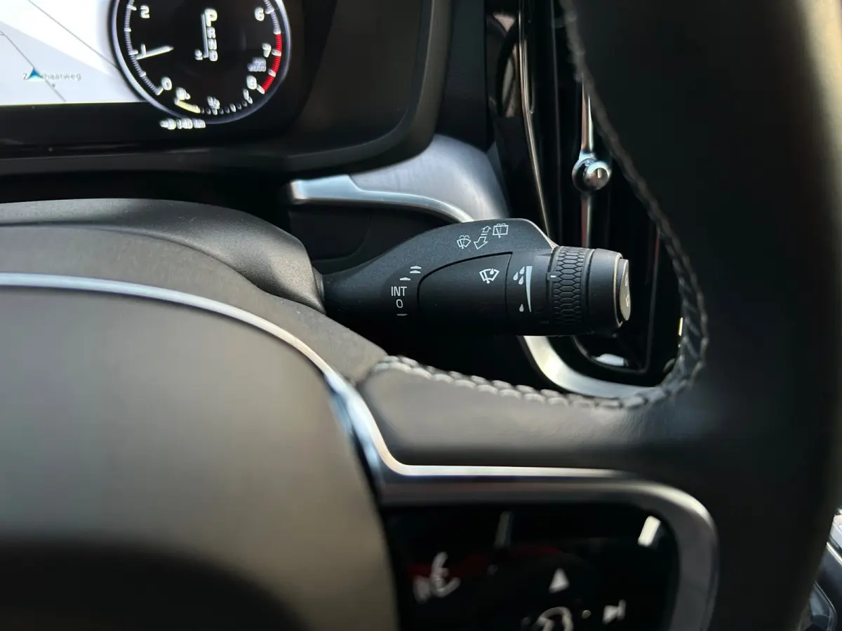 2.0 T5 R-Design standkachel, camera,carplay, trekhaak