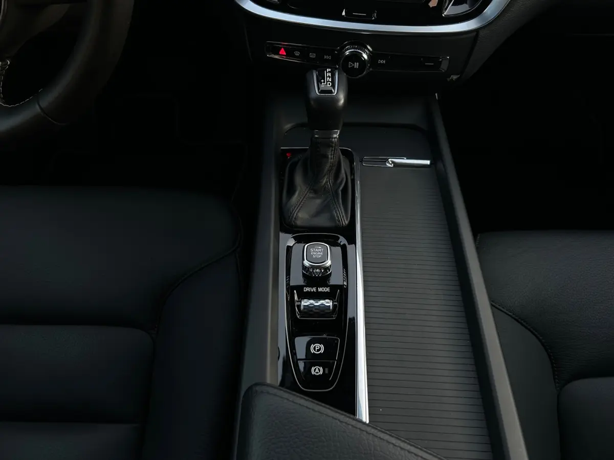 2.0 T5 R-Design standkachel, camera,carplay, trekhaak