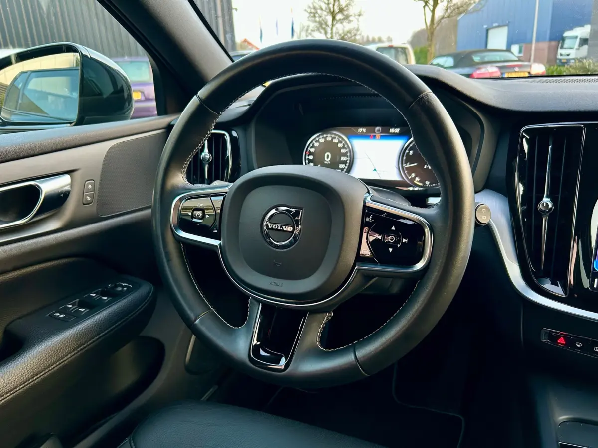 2.0 T5 R-Design standkachel, camera,carplay, trekhaak