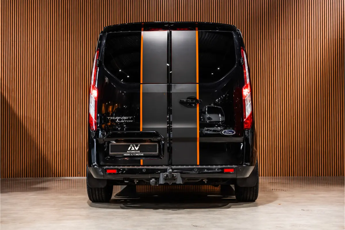 320 2.0 TDCI L2H1 Platinum Edition DC | Marge | BTW & BPM Vrij | Bi-Xenon | CarPlay | Camera | Navigatie | Lederen bekleding | Trekhaak | Stoelverwarming | Nieuwe APK | Orig. NL auto