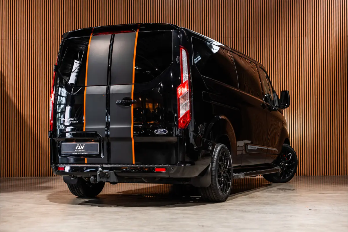320 2.0 TDCI L2H1 Platinum Edition DC | Marge | BTW & BPM Vrij | Bi-Xenon | CarPlay | Camera | Navigatie | Lederen bekleding | Trekhaak | Stoelverwarming | Nieuwe APK | Orig. NL auto