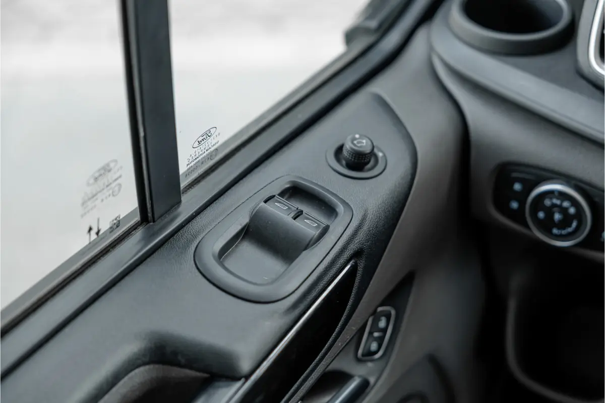 320 2.0 TDCI L2H1 Platinum Edition DC | Marge | BTW & BPM Vrij | Bi-Xenon | CarPlay | Camera | Navigatie | Lederen bekleding | Trekhaak | Stoelverwarming | Nieuwe APK | Orig. NL auto