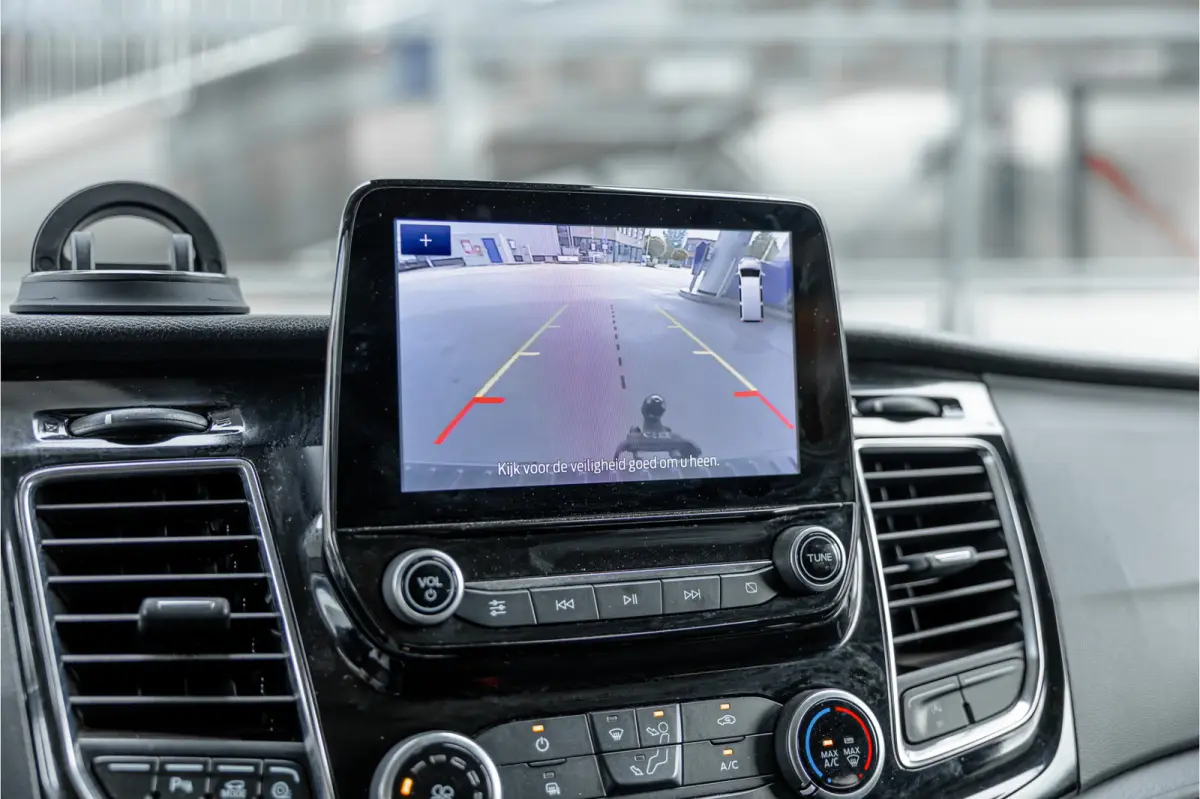 320 2.0 TDCI L2H1 Platinum Edition DC | Marge | BTW & BPM Vrij | Bi-Xenon | CarPlay | Camera | Navigatie | Lederen bekleding | Trekhaak | Stoelverwarming | Nieuwe APK | Orig. NL auto