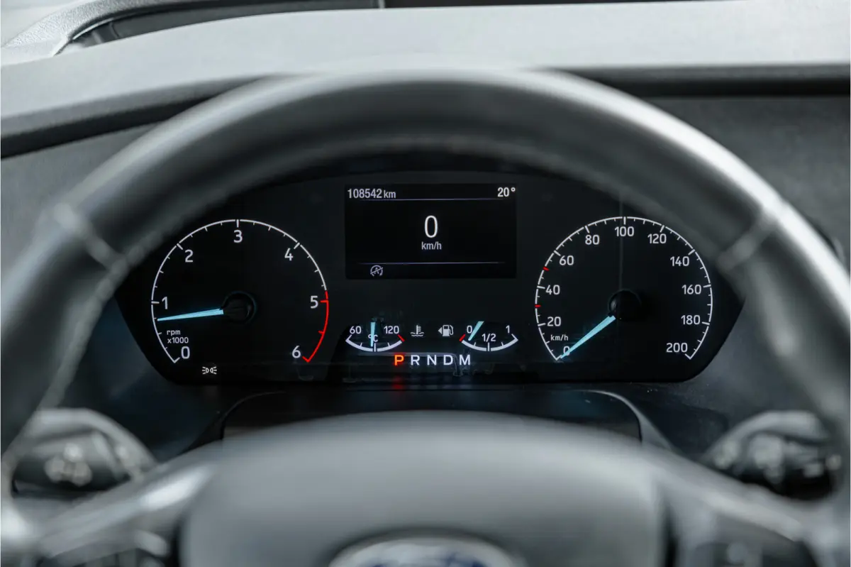 320 2.0 TDCI L2H1 Platinum Edition DC | Marge | BTW & BPM Vrij | Bi-Xenon | CarPlay | Camera | Navigatie | Lederen bekleding | Trekhaak | Stoelverwarming | Nieuwe APK | Orig. NL auto