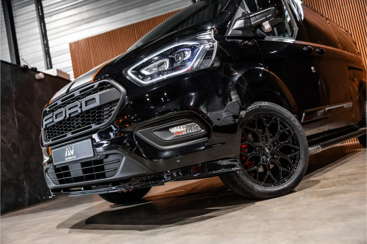320 2.0 TDCI L2H1 Platinum Edition DC | Marge | BTW & BPM Vrij | Bi-Xenon | CarPlay | Camera | Navigatie | Lederen bekleding | Trekhaak | Stoelverwarming | Nieuwe APK | Orig. NL auto