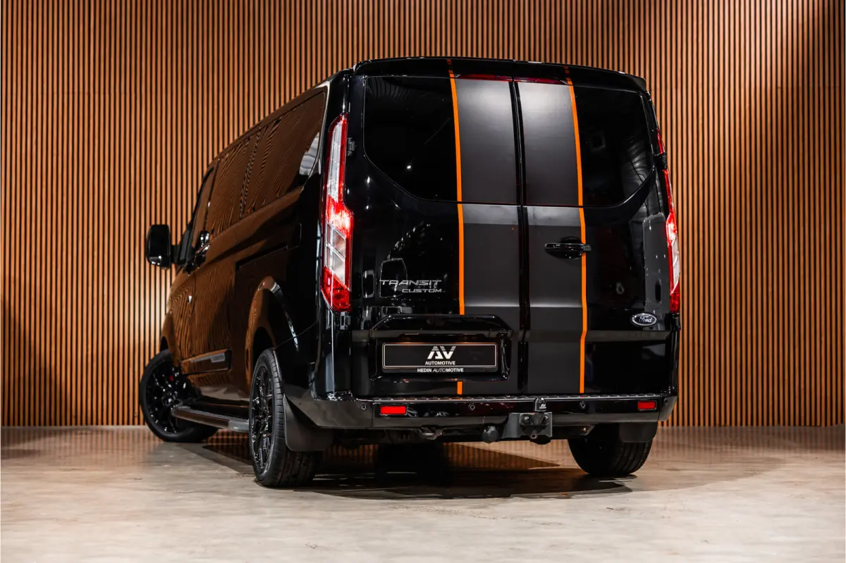 320 2.0 TDCI L2H1 Platinum Edition DC | Marge | BTW & BPM Vrij | Bi-Xenon | CarPlay | Camera | Navigatie | Lederen bekleding | Trekhaak | Stoelverwarming | Nieuwe APK | Orig. NL auto
