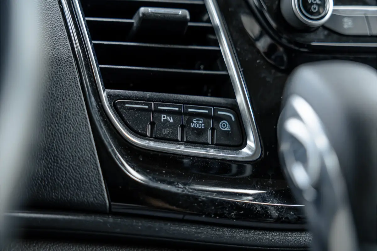 320 2.0 TDCI L2H1 Platinum Edition DC | Marge | BTW & BPM Vrij | Bi-Xenon | CarPlay | Camera | Navigatie | Lederen bekleding | Trekhaak | Stoelverwarming | Nieuwe APK | Orig. NL auto