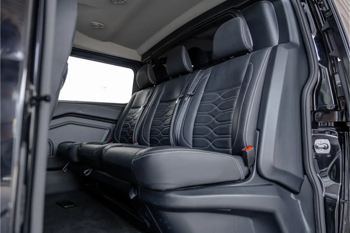 320 2.0 TDCI L2H1 Platinum Edition DC | Marge | BTW & BPM Vrij | Bi-Xenon | CarPlay | Camera | Navigatie | Lederen bekleding | Trekhaak | Stoelverwarming | Nieuwe APK | Orig. NL auto