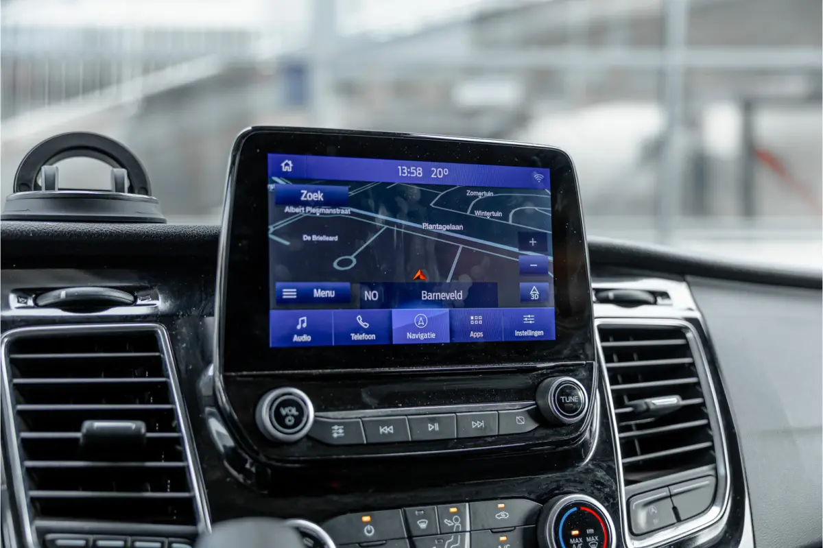 320 2.0 TDCI L2H1 Platinum Edition DC | Marge | BTW & BPM Vrij | Bi-Xenon | CarPlay | Camera | Navigatie | Lederen bekleding | Trekhaak | Stoelverwarming | Nieuwe APK | Orig. NL auto