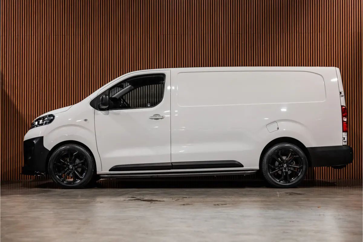 2.0 CDTI L3H1 XL Edition | Automaat | CarPlay | Camera | Stoelverwarming | Trekhaak | F1 Flippers | Cruise control | Bedrijfswageninrichting | 3-Zitter | Nieuwe APK