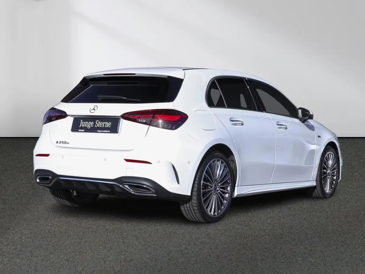 250e AMG ** NIGHT, MBUX+, PANO, MEMO, DISTR, 2-Zone CLIMA, 19-inch LMV,  ** 1e EIG - UNFALLFREI ** ** INFORMEER OOK NAAR ONZE AANTREKKELIJKE FINANCIAL-LEASE TARIEVEN **